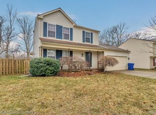 2823 Riverside Dr, Waterford, MI 48329