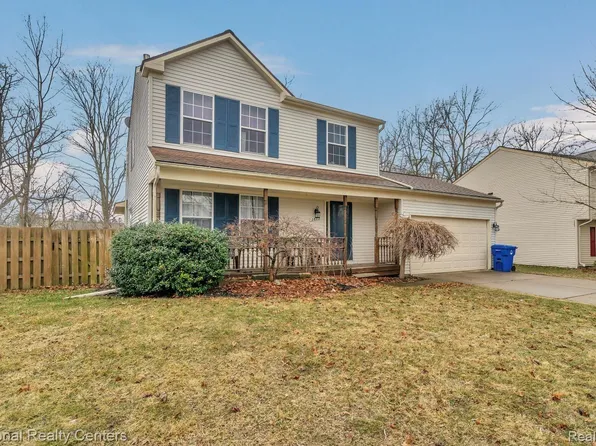 2823 Riverside Dr, Waterford, MI 48329