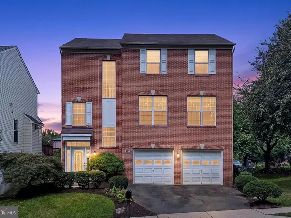 8928 Garden Gate Dr, Fairfax, VA 22031