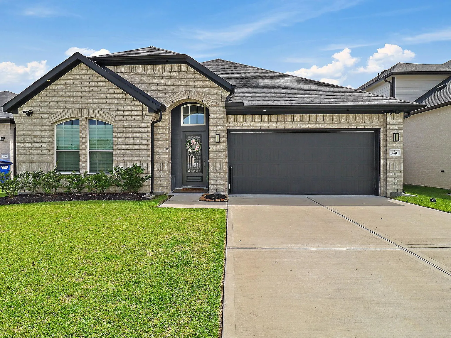 4 bed, 2.0 bath, 2388 sqft, $2,700 — Photo 1