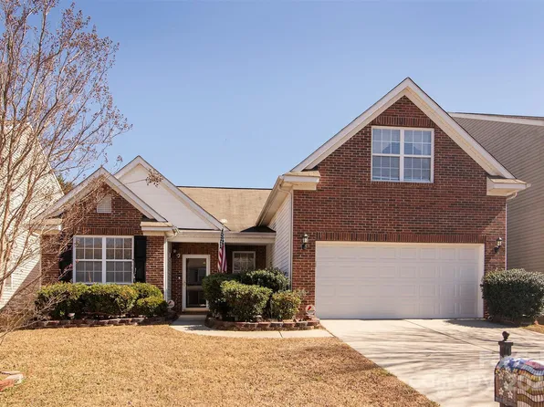 2011 Savannah Hills Dr, Matthews, NC 28105