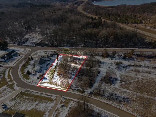 2 Twinmeadows, Jackson, MI 49201