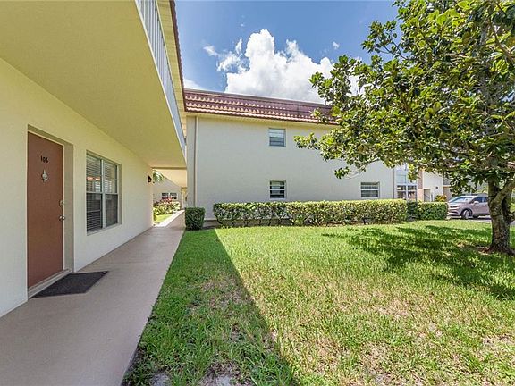 2nd image of 21 Vista Gardens Trl