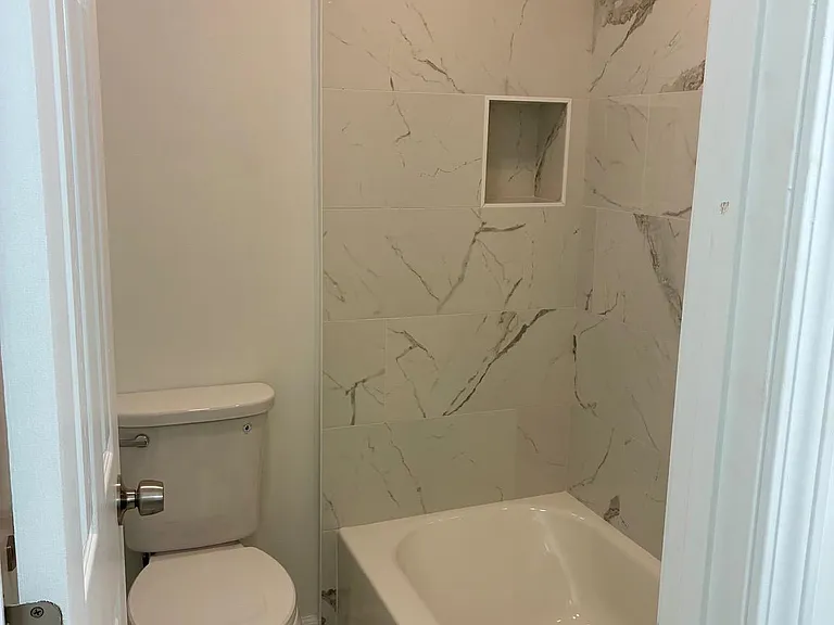 5772 Rexford Ct #G — Photo 23