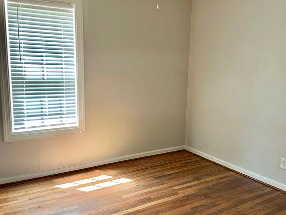 5th image of 923 S Candler St