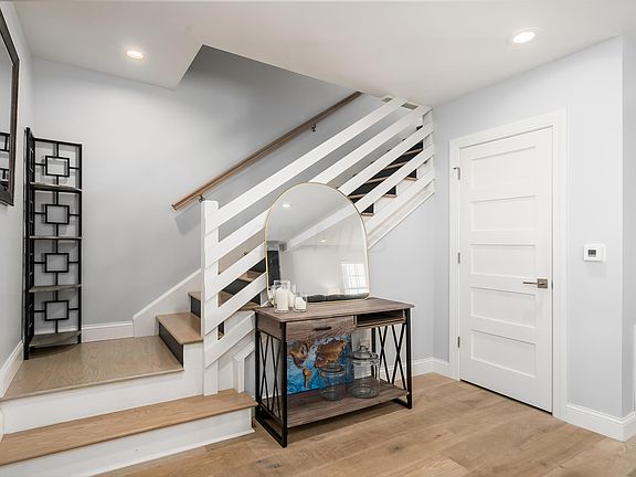 3rd image of 275 E Greenwood Ave