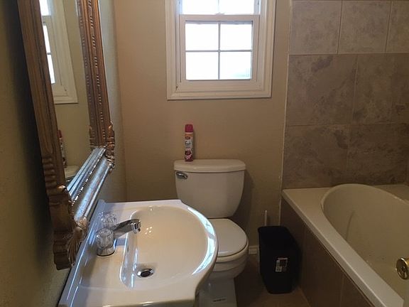 5th image of 404 W 22nd St