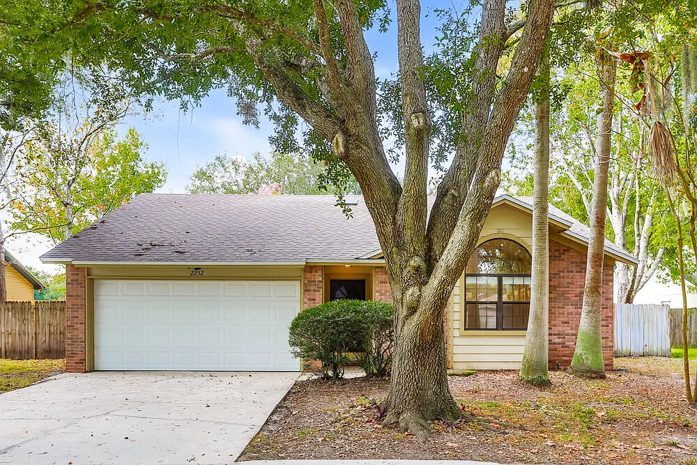 3 bed, 2.0 bath, 1344 sqft, $2,300 — Photo 1
