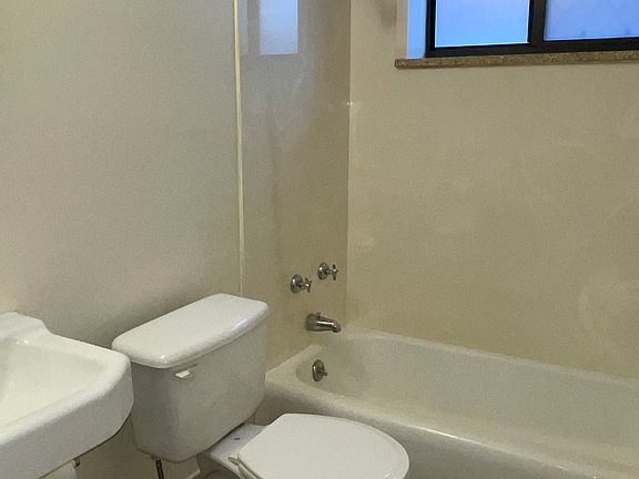 5th image of 1210 N Clarkson St