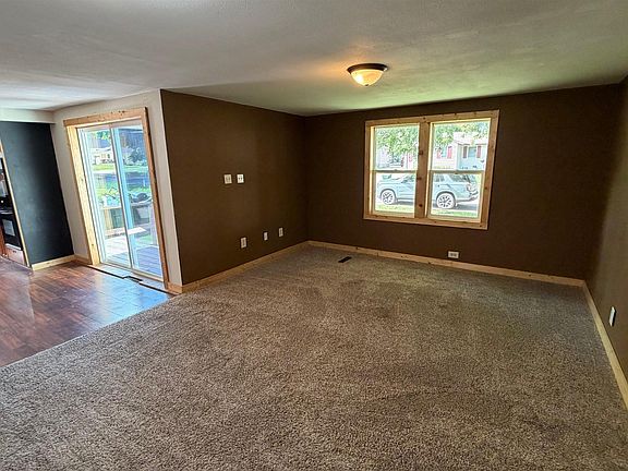 4th image of 905 5th St