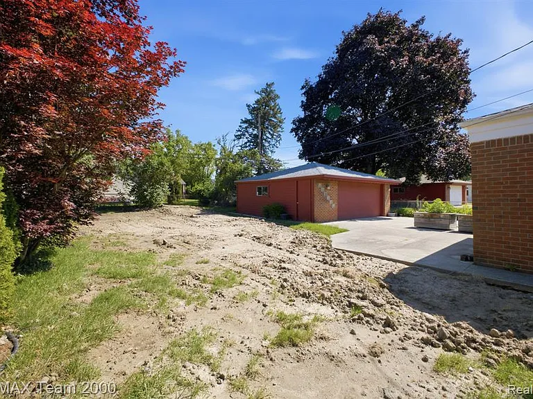 31906 Cambridge St — Photo 32