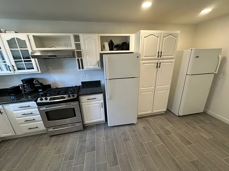 3030 Plaza St #2 — Photo 13