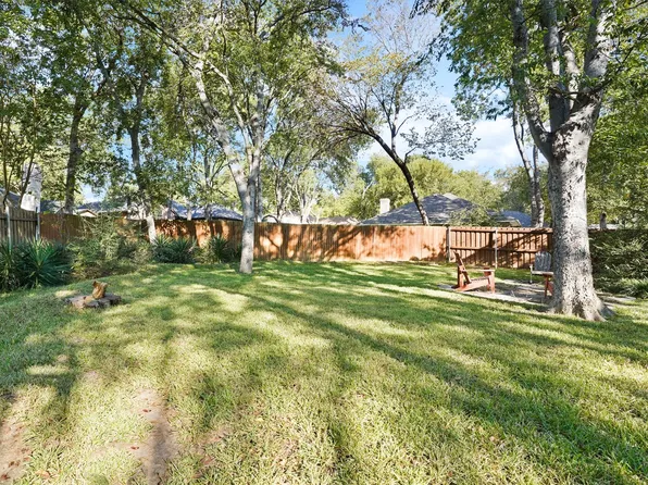 1313 Tanbark Ct, Grand Prairie, TX 75052