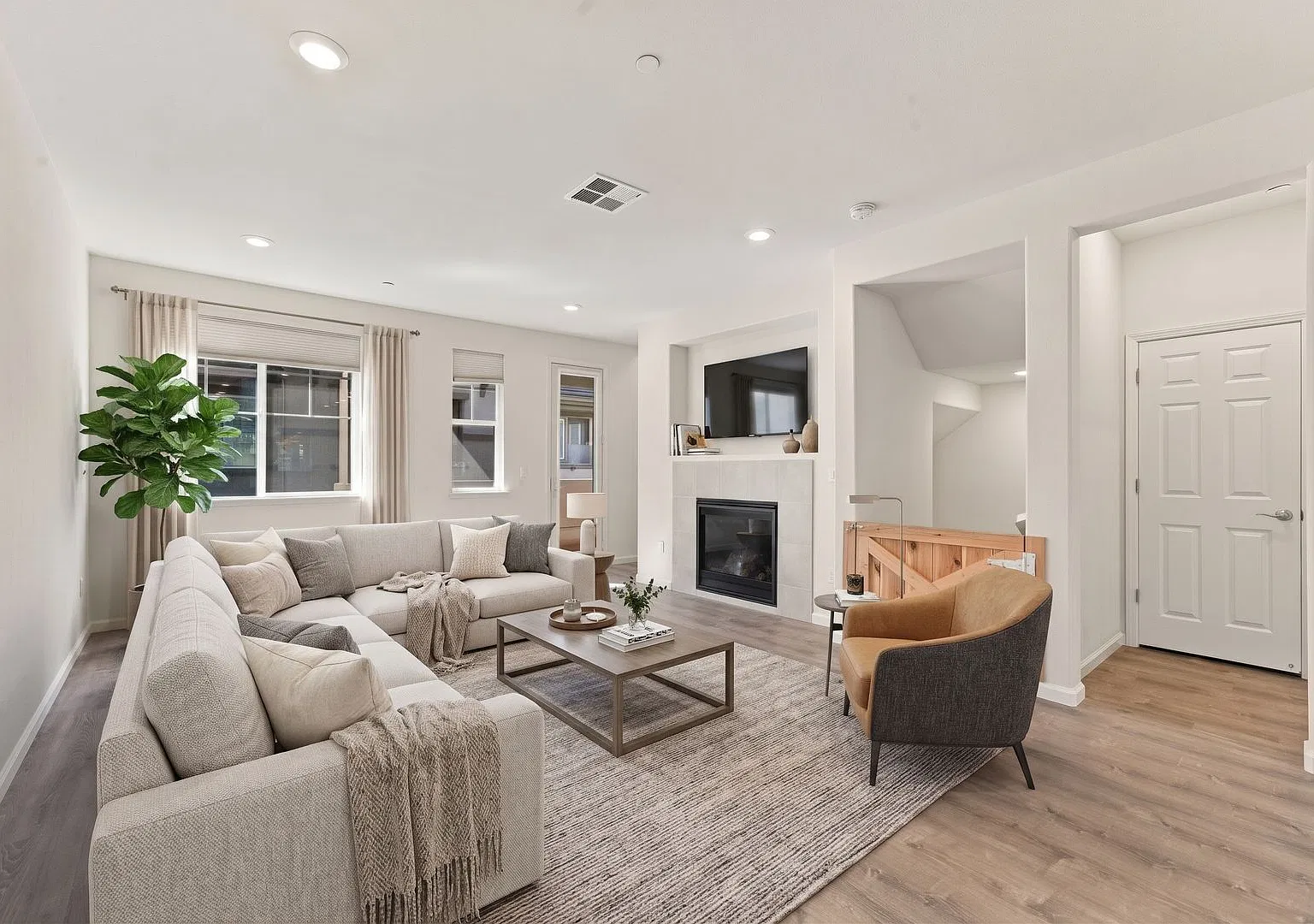 Modern & Spacious 4-Bedroom, 3.5-Bathroom Townhome in Hayward | Attached 2-Car Garage & Resort-St... — Photo 1