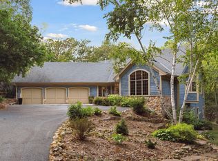 2010 Oakland Rd, Minnetonka, MN 55305