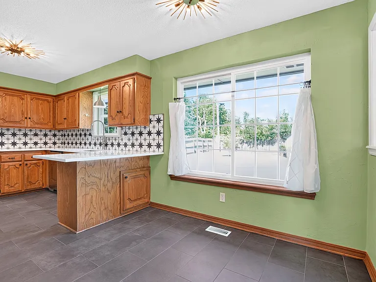 3304 Jim Robison Dr — Photo 10