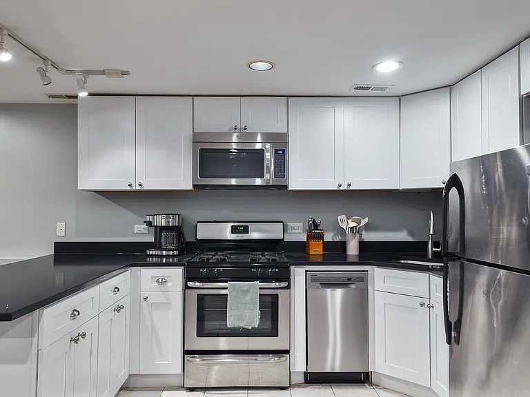 3047 N Clybourn Ave #G — Photo 4