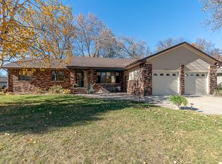 1007 Shady Oak Dr, North Mankato, MN 56003