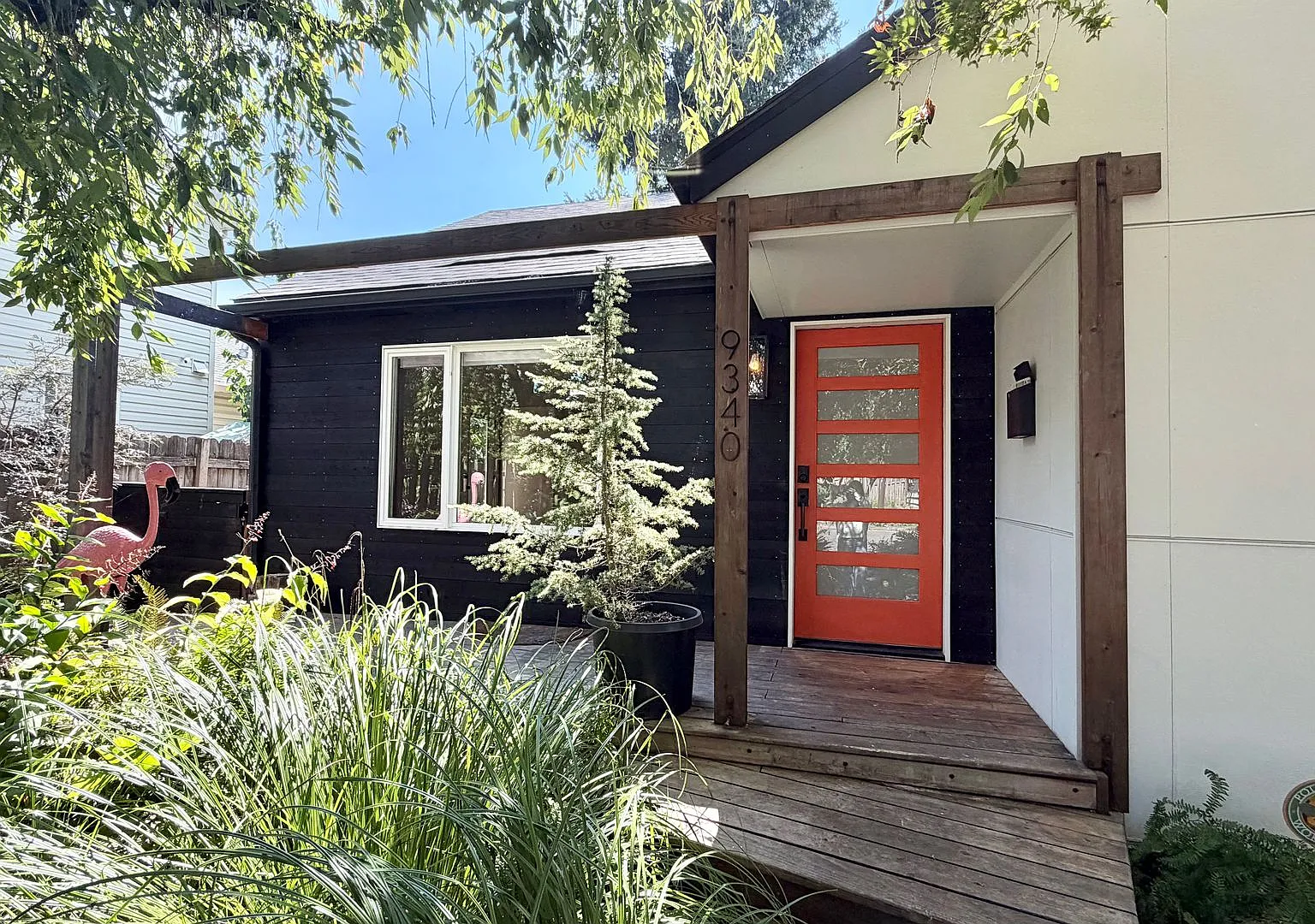 3bd/2ba Se Portland Gem Featuring Spacious Backyard & Updated Interiors — Photo 1