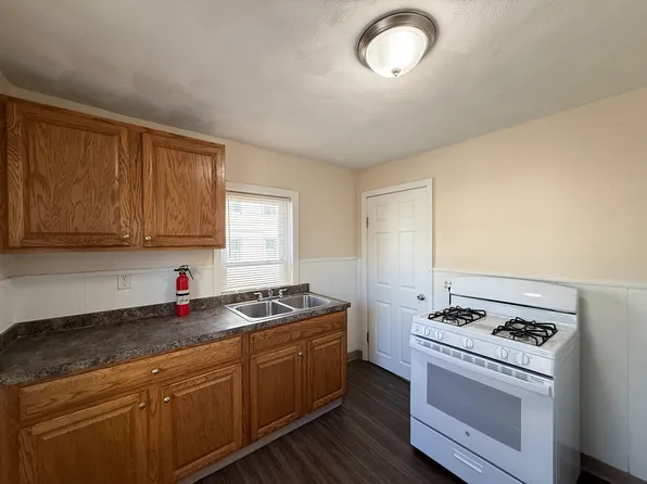 129 Cedar St Floor 1, Pawtucket, RI 02860