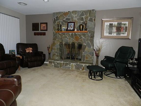 3rd image of 53 Evergreen Ln