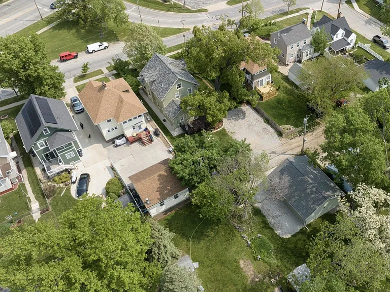 Closer look at the driveway and parking.