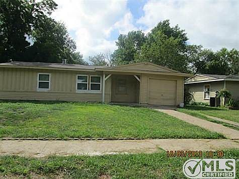 1st image of 2422 Bluffton Dr