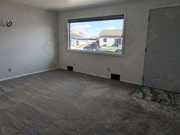 3rd image of 460 Jensen St
