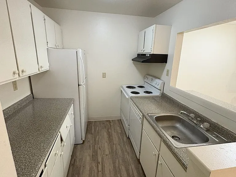 University Park Apartments near Cornell University — Photo 325