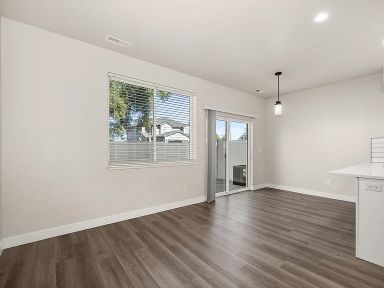 11915 E Spruce Ln — Photo 5