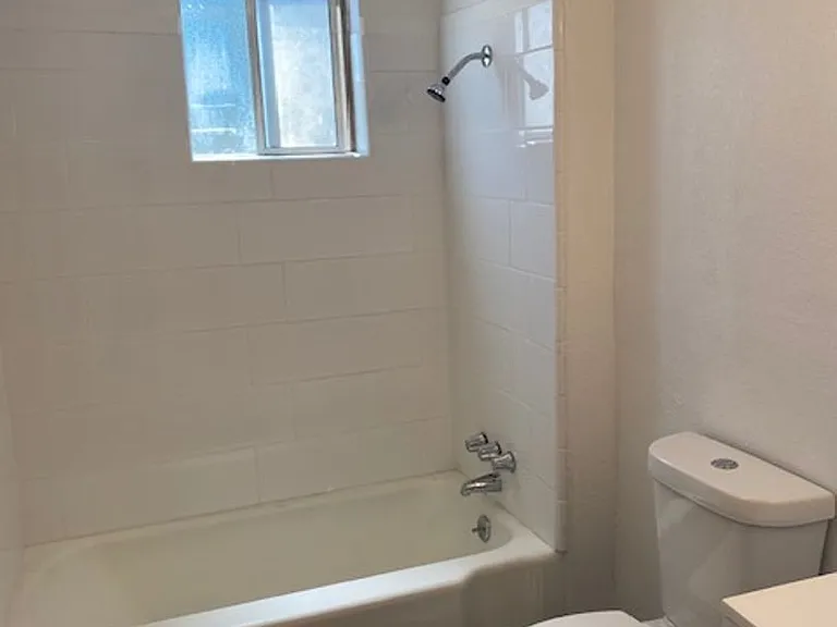 1645 Montana Ave — Photo 10