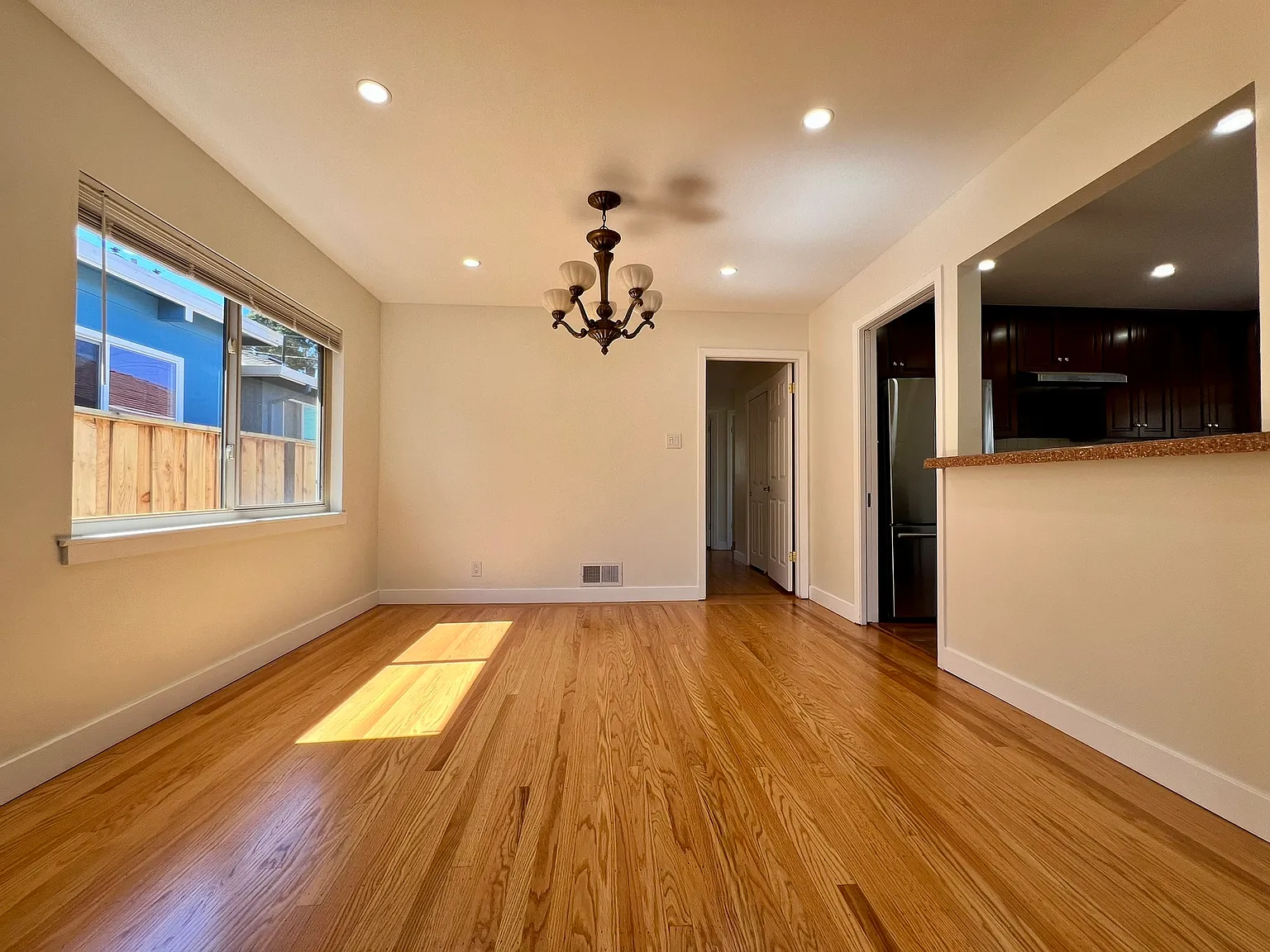 3 bed, 1240 sqft, $5,300 — Photo 4