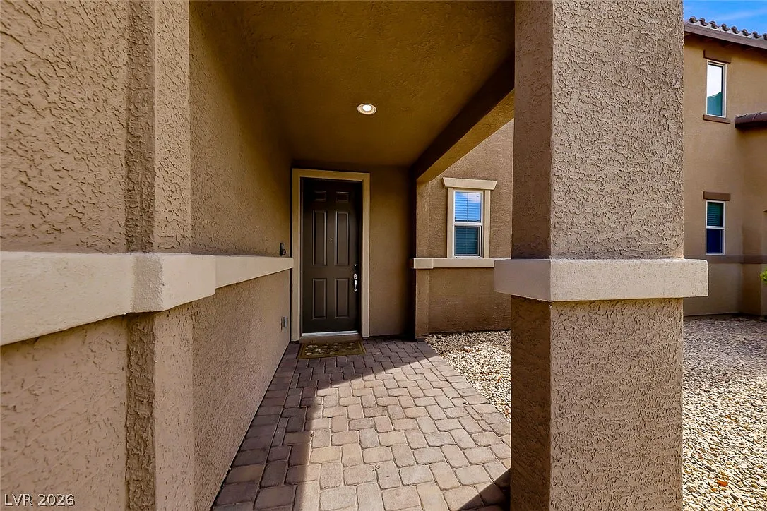 3 bed, 2.5 bath, 1719 sqft, $2,500 — Photo 3