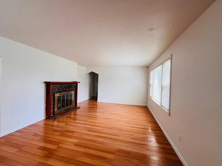91 Green Manor Rd — Photo 3
