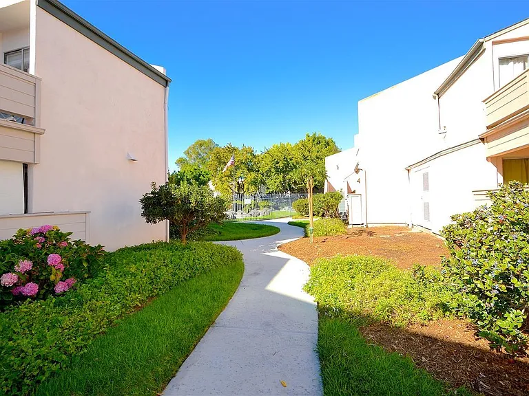 3250 Ashford St #E — Photo 28