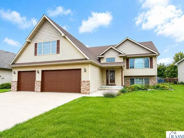 608 Colodoro Ln, Eagle Lake, MN 56024