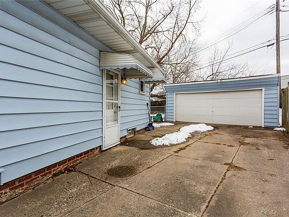 4th image of 4525 Holiday Cir