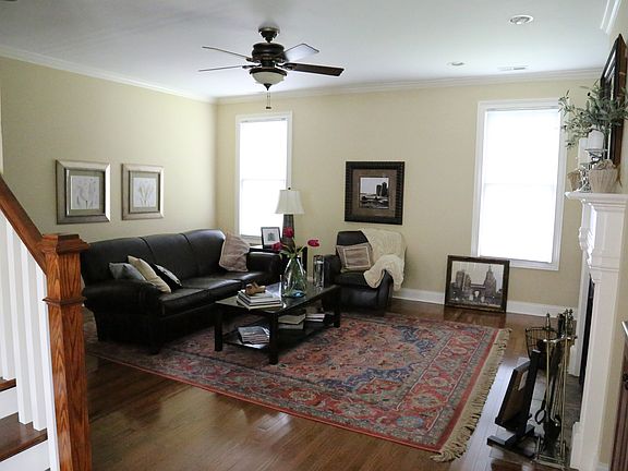 4th image of 830 W Pine St