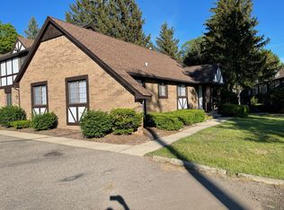 1102 Hidden Hbr, Walled Lake, MI 48390