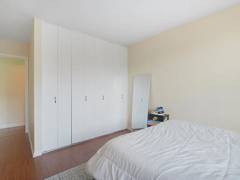 1555 N Sandburg Ter #201 — Photo 13