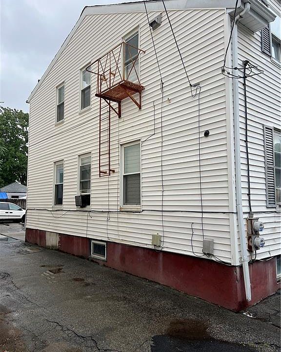 2nd image of 32 Almy St