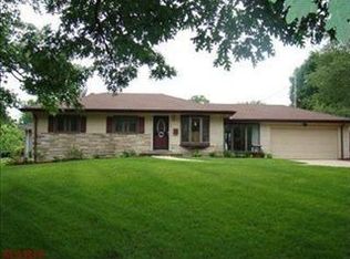 39 Country Life Dr, O'Fallon, MO 63366