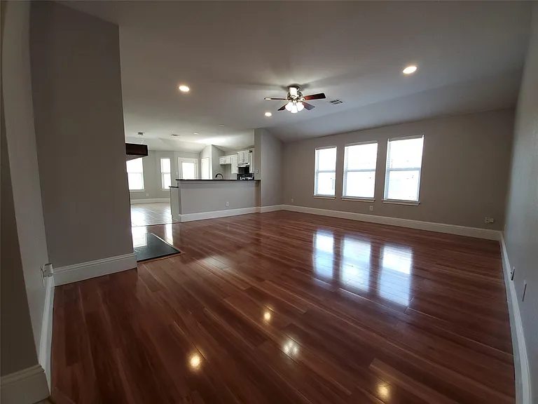 3015 Eastwood Dr — Photo 8