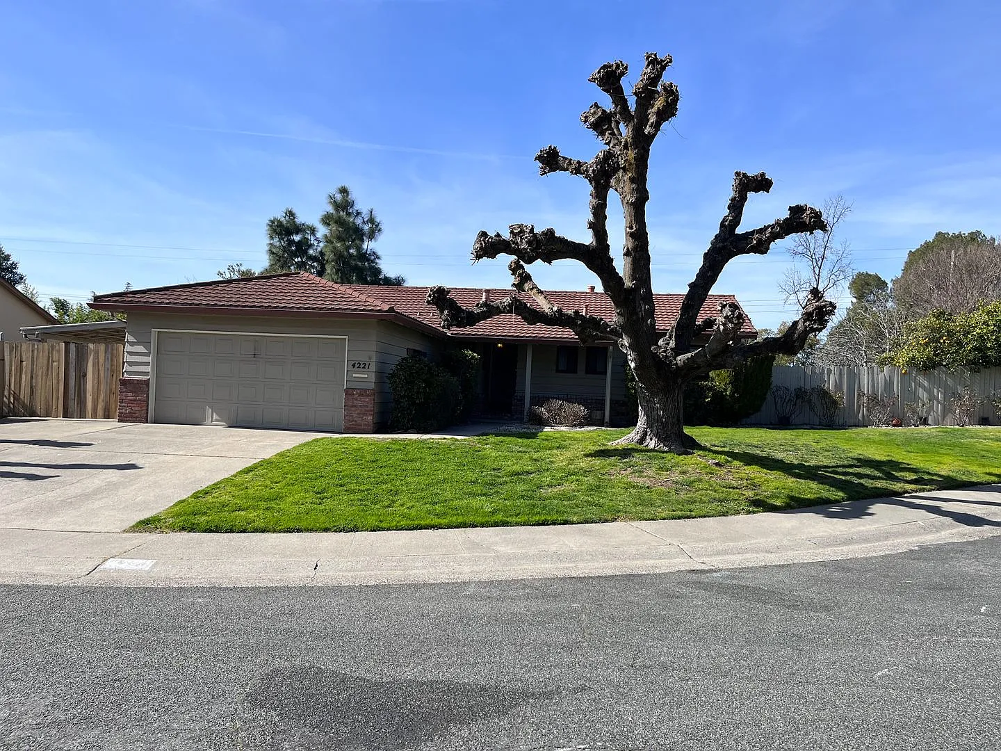 Nice Home In Carmichael With Pool & Spa!! — Photo 1