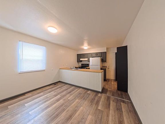 4th image of 2603-2605 Eastview Dr