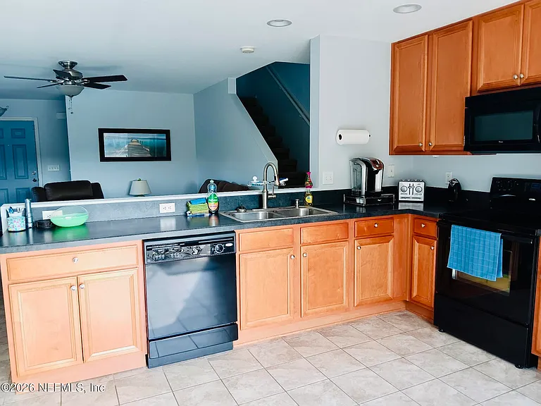 740 Cabernet Pl — Photo 2