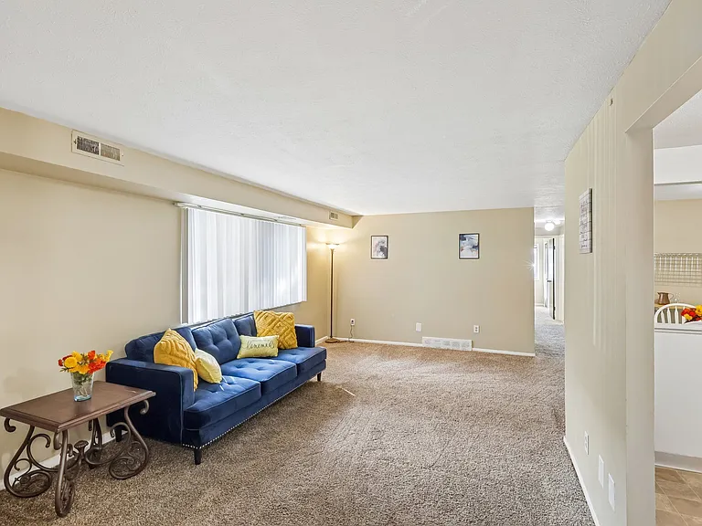 Columbus Park Apartments — Photo 22