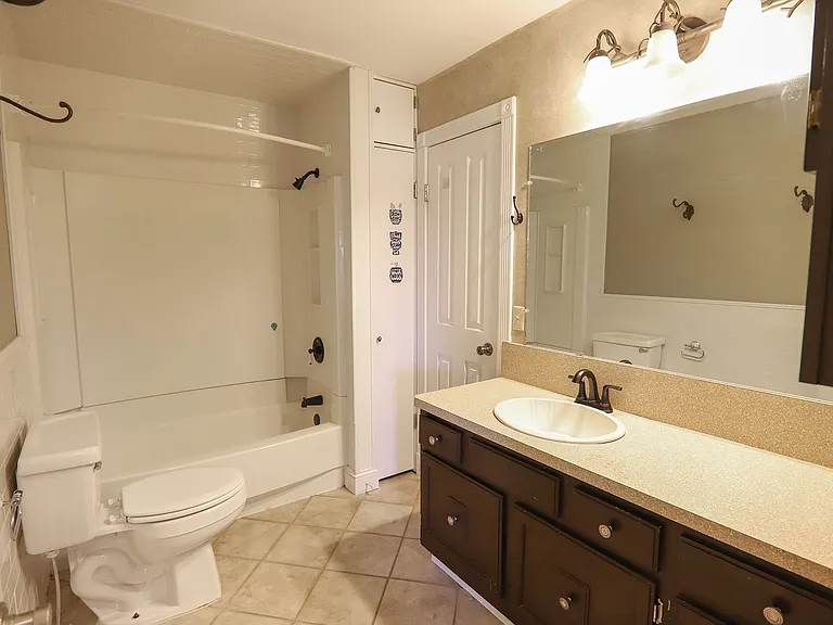 2260 Papago Ct — Photo 10