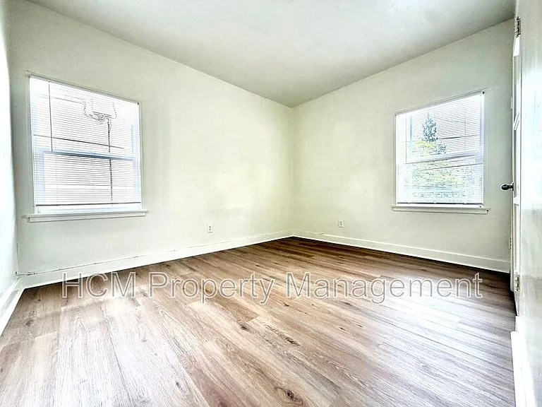 202 E Walnut St #218 — Photo 6