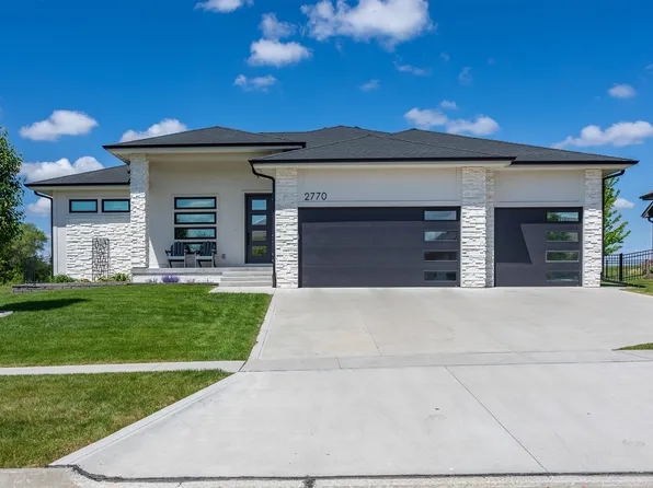 2770 NW 167th St, Clive, IA 50325